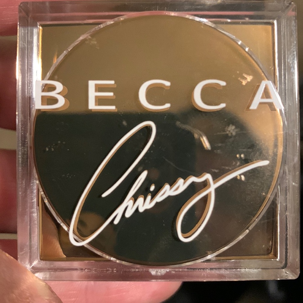 Becca, cinnamon sugar confectionery glow powder